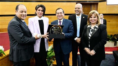 وزير البترول يحضر الاحتفال بأعياد الأسرة والمرأة