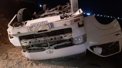 إصابة 6 أشخاص إثر انقلاب ميكروباص بطريق الإسماعيلية الصحراوي
