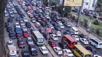 النشرة المرورية.. كثافة مرورية متحركة تشهدها محاور القاهرة والجيزة