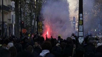 اشتباكات بين الشرطة والمتظاهرين في باريس