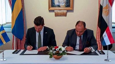 وزير التجارة والصناعة في زيارة لشركة ايريكسون العالمي