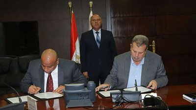 وزير النقل يشهد توقيع مذكرة تفاهم لإنشاء مصنع لتوطين صناعة قطع الغيار الخاصة بالسكة الحديد