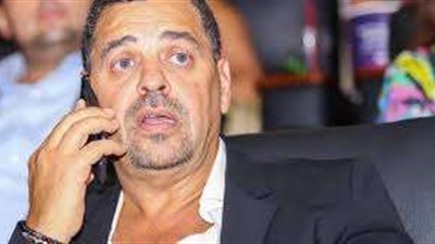 من فرنسا طارق العريان يقضي إجازة  عائلية