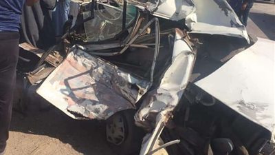 إصابة 4 أشخاص في حادث انقلاب سيارة 