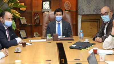 وزير الرياضة يتابع تطورات الاستعداد لبطولة العالم لكرة اليد