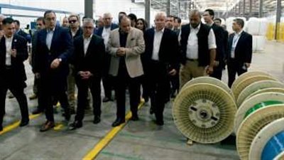 رئيس الوزراء يتفقد مصنع مجموعة 