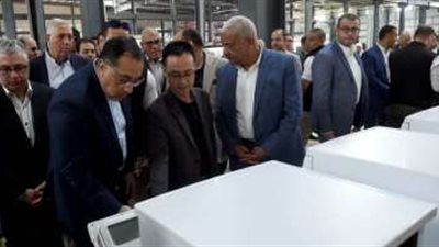 رئيس الوزراء يتفقد مصنع شركة 