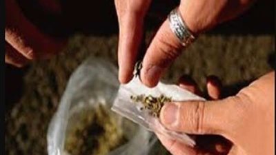 ضبط 4 شباب بحوزتهم 64 قطعة حشيش وأقراص ترامادول في سوهاج