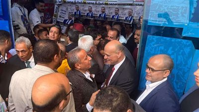 أحاديث ودية بين الصحفيين وميري على هامش الانتخابات