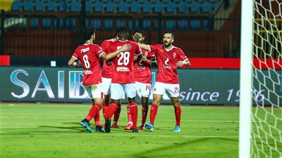 الأهلي يسجل الهدف الثاني في شباك القطن الكاميروني