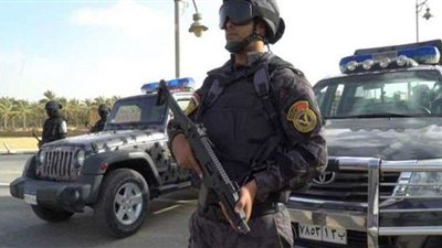 القبض على تاجر ملابس يستغل زي 