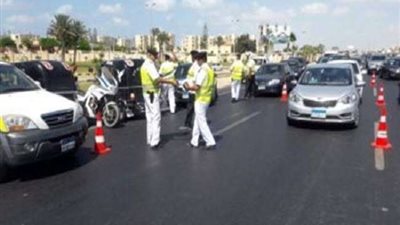 تكثيف الحملات المرورية على كافة الطرق والميادين لتسيير حركة السيارات