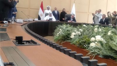 توقيع اتفاقية بين اقتصادية قناه السويس و موانئ أبوظبي