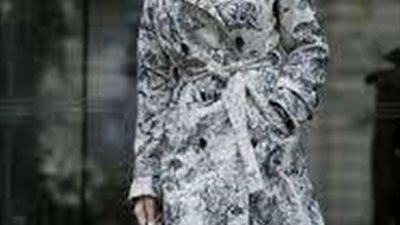 بإطلالة كاجول مي عمر تخطف الأنظار.. من باريس