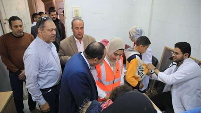 الكشف على 1035 مواطن وصرف الأدوية بالمجان في قافلة طبية بسوهاج