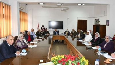 رئيس جامعة القناة يشهد مجلس كلية العلوم ويناقش خطتها في الاعتماد البرامجي