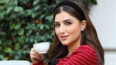 بنظارة شمسية.. شاهد أحدث إطلالات الفنانة مي عمر