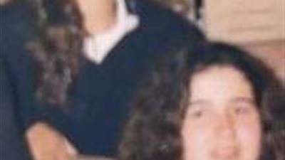 شاهد..حلا شيحة تنشر صورة قديمة لها مع أختها هنا