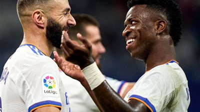 بنزيما وفينيسيوس يقودان هجوم ريال مدريد أمام برشلونة في الدوري الإسباني