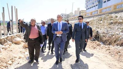 محافظ سوهاج يتفقد أعمال المرحلة الثانية من مشروع توسيع الكورنيش الغربي