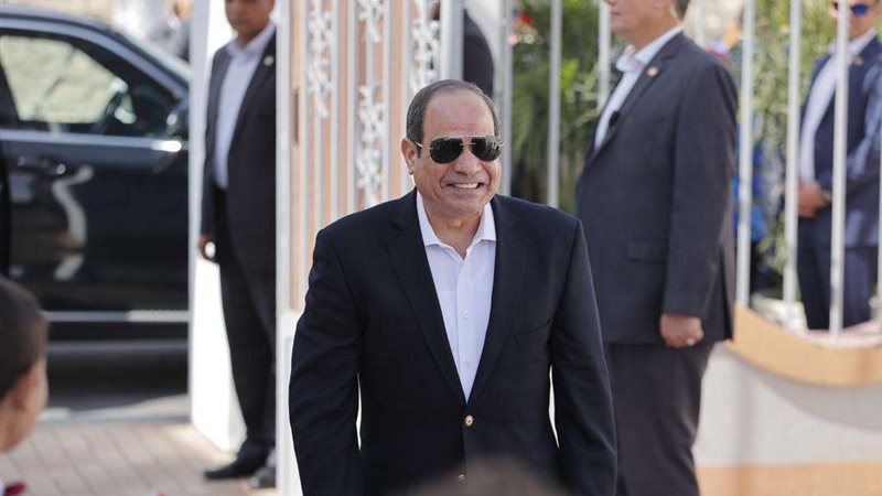 السيسي يتفقد مشروعات