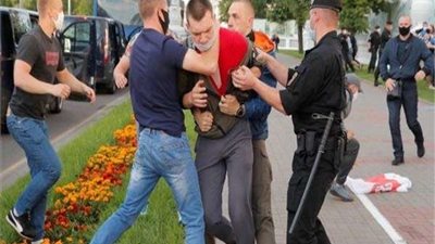 روسيا تحتجز عالما للاشتباه في تسريبه أسرار طيران للخارج