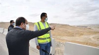 السيسي يتفقد الأعمال الإنشائية للطرق والمحاور بالقاهرة والجيزة