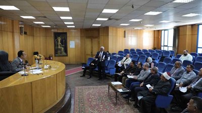 نائب محافظ المنيا يناقش استعداد المحافظة لاستقبال شهر رمضان الكريم