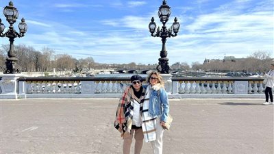 من باريس.. منة فضالي تحتفي بعيد الأم| صورة