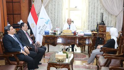 وفد من الأكاديمية العربية للعلوم والتكنولوجيا في زيارة لميناء دمياط