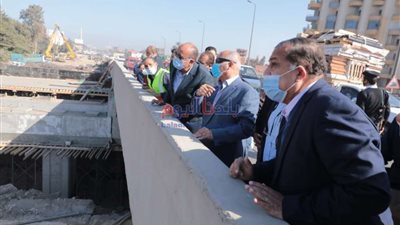 وزير النقل يتفقد أعمال تطوير طريق القاهرة الإسكندرية الزراعي.. صور