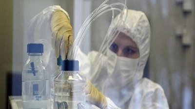 الروس يخترعون روبوتا يجري تحاليل كورونا