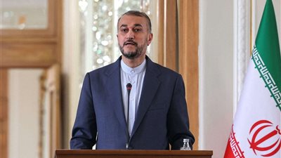 رسميًا..الإمارات تدعو وزير الخارجية الإيراني لزيارة البلاد