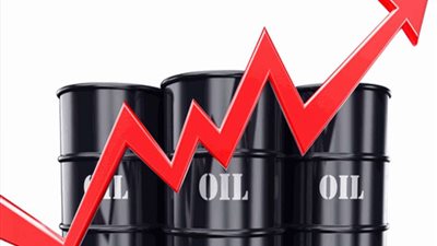 خبير نفط عالمي: الأسعار سترتفع وتعوض خسارتها في أيام معدودة