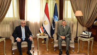 أسامة ربيع يلتقي رئيس المنطقة الاقتصادية لبحث سبل التعاون المشترك