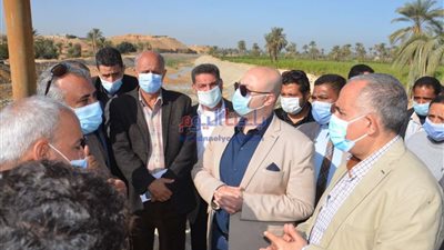 وزير الري ومحافظ بني سويف يتفقدان أعمال مشروع تأهيل ورفع كفاءة مخر السيل بسنور