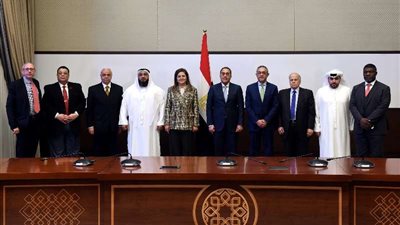 رئيس الحكومة يشهد توقيع إنشاء أول مركز مالي دولي في مصر