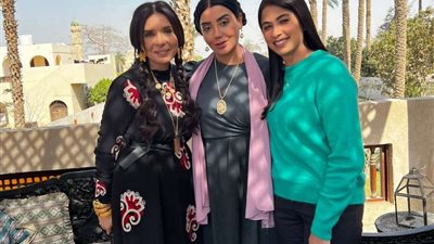 خلود عز شقيقة روبي في 