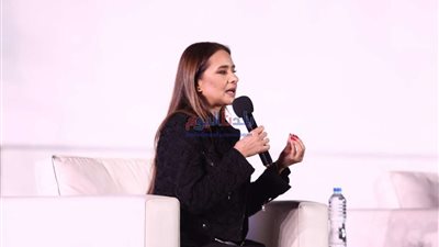 بالصور.. ندوة آسر ياسين ونيللي كريم 