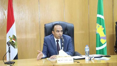 نائب محافظ المنيا يعقد اجتماعا مع مسئولي التموين