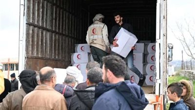 فرق الهلال الأحمر الاماراتي تبدأ أول عمليات 