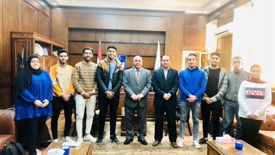 رئيس جامعة الدلتا يهنئ الطلاب الفائزين بمشروع يؤهلها لمسابقة حافز الابتكار