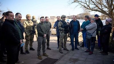 زيلينسكى ينشر صور  من زيارته المفاجأة لـ خيرسون