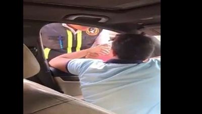 بتهمة الاعتداء على فرد شرطة.. 