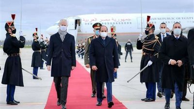 السيسي يغادر بلدية باريس