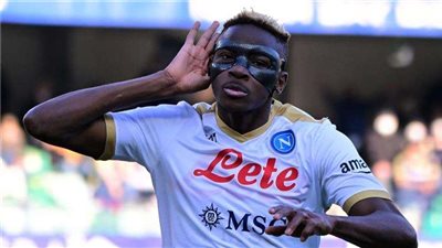 أوسيمين يكشف سبب بقاء اللاعبين لسنوات طويلة في نابولي