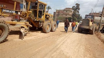 استكمال أعمال وضع طبقة السن والأساس بطريق 42 أشمون - سنتريس