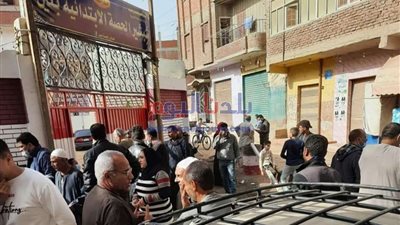 احتشاد الناخبين للأدلاء بأصواتهم أمام لجان زفتى