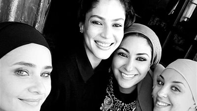 نيللي كريم بصحبة مريم الخشب.. شاهد| الصور الأولى من كواليس عملة نادرة