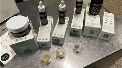 ضبط ترامادول وCBD مع راكبين في مطار القاهرة